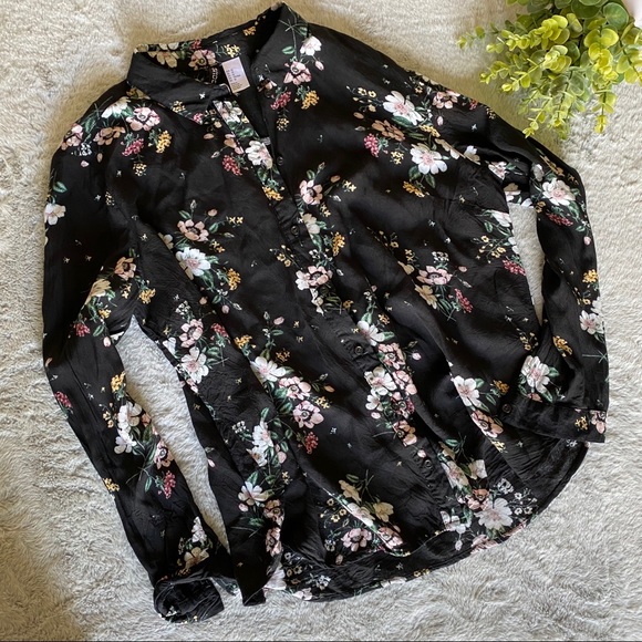 H&M Tops - H&M floral button up